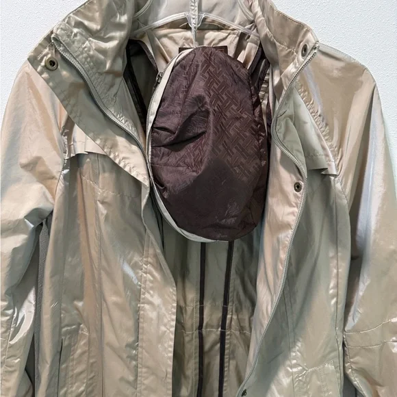 Cole Haan Chic Rain Coat with back bow & hideaway hood. Iridescent beige in XS. - Picture 7 of 13